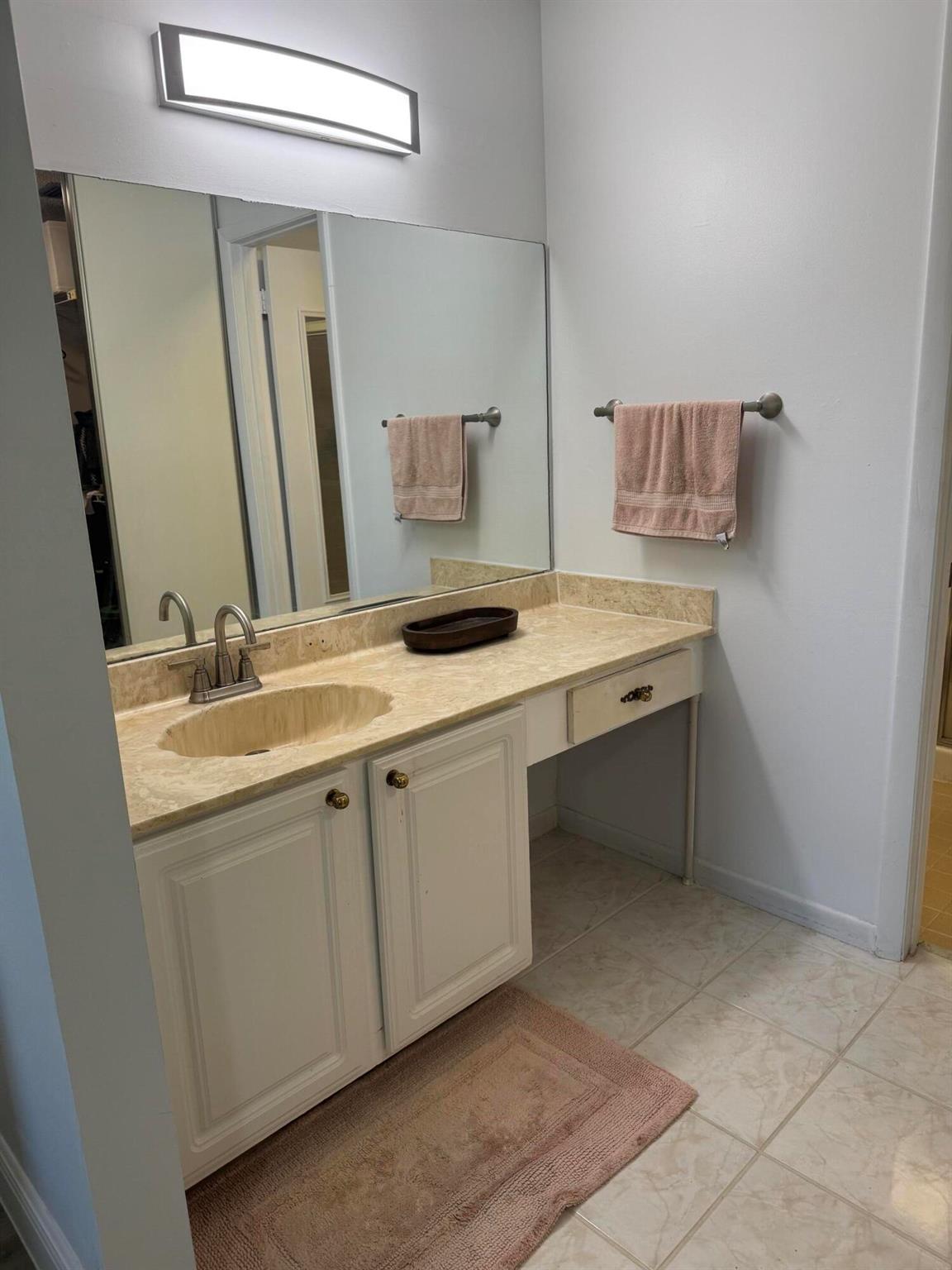 POND APPLE PLACE III COND - Residential