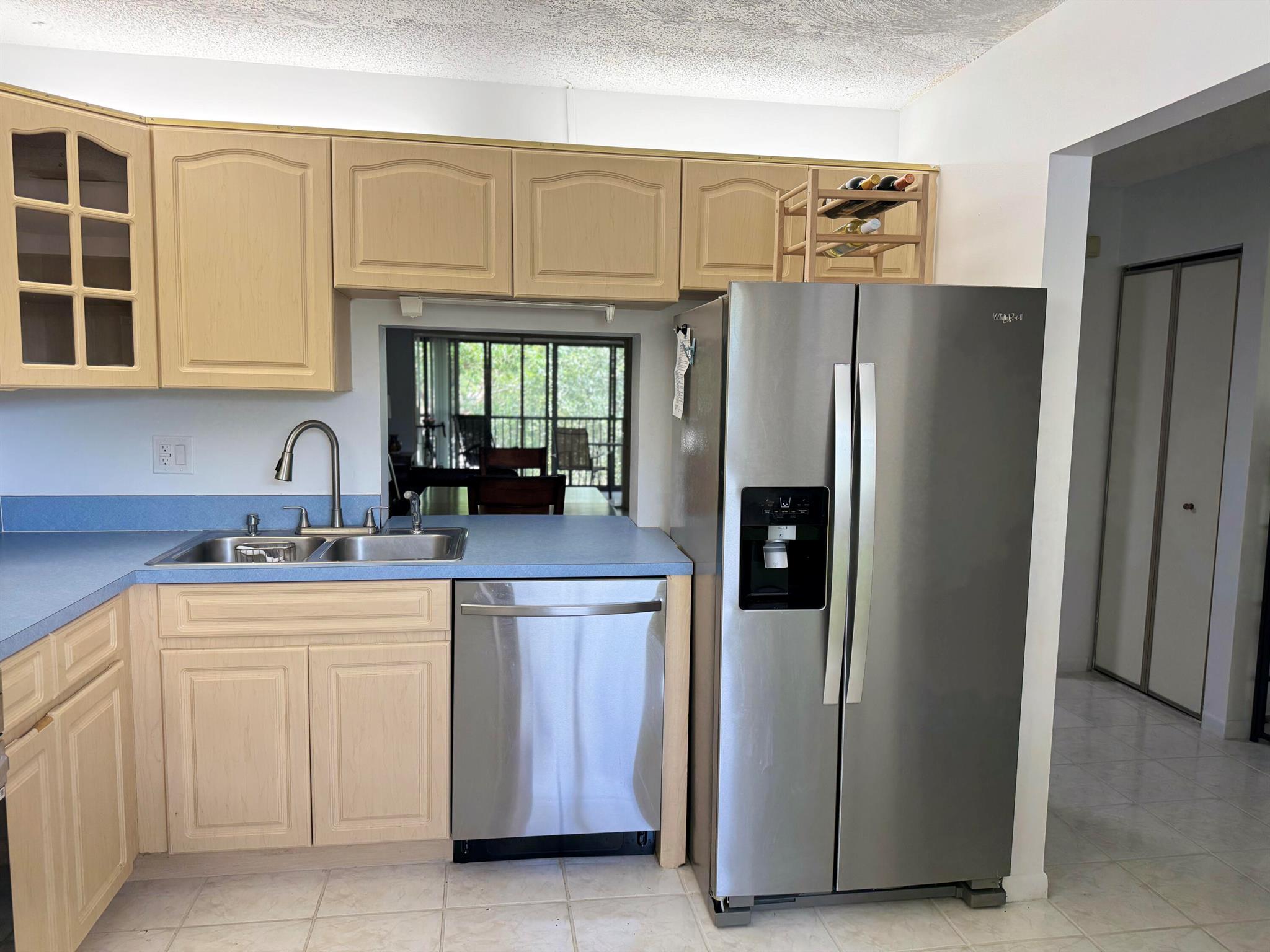 POND APPLE PLACE III COND - Residential