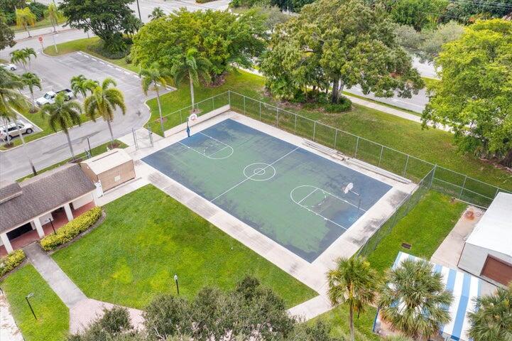 POND APPLE PLACE III COND - Residential