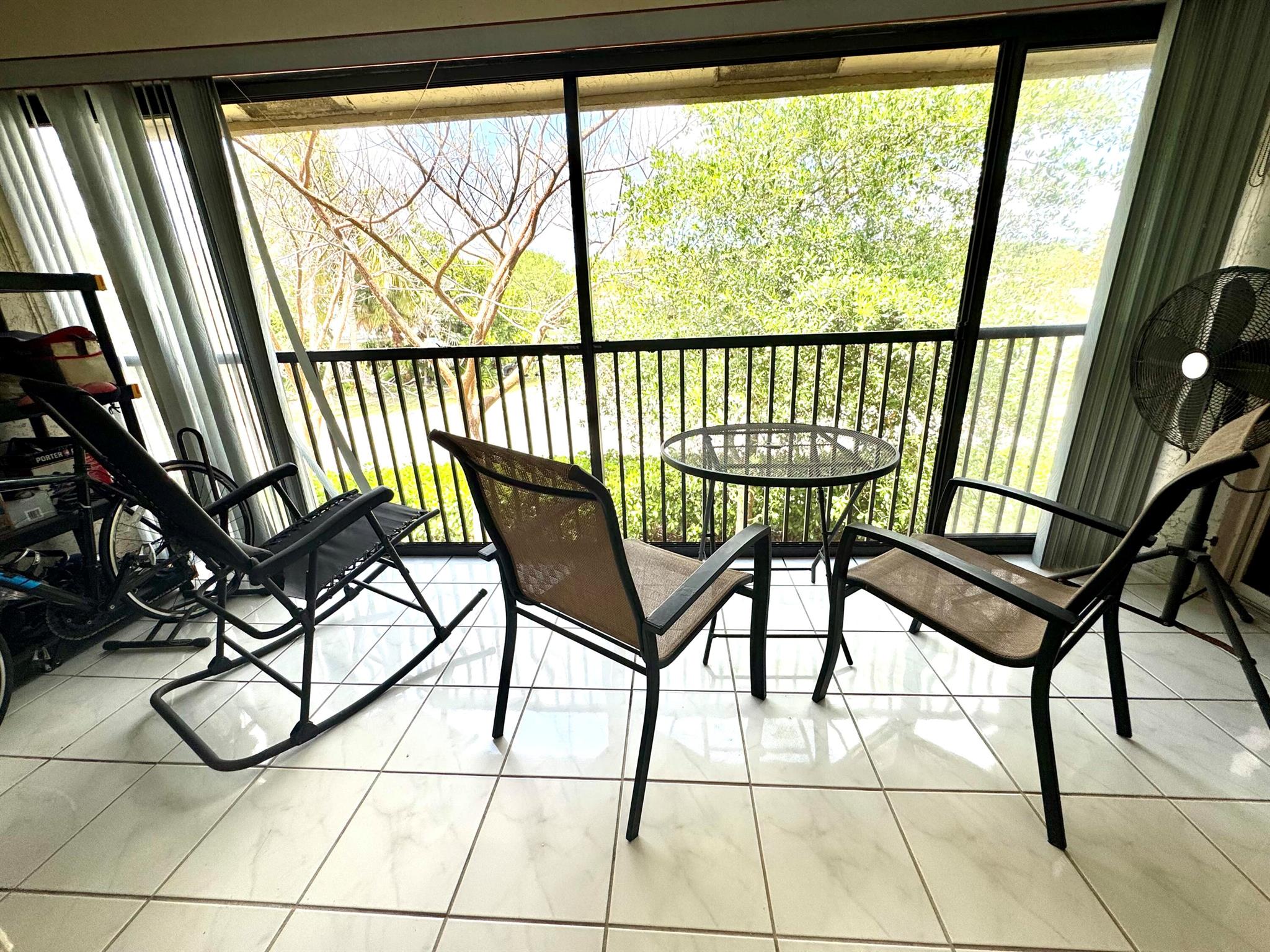 POND APPLE PLACE III COND - Residential