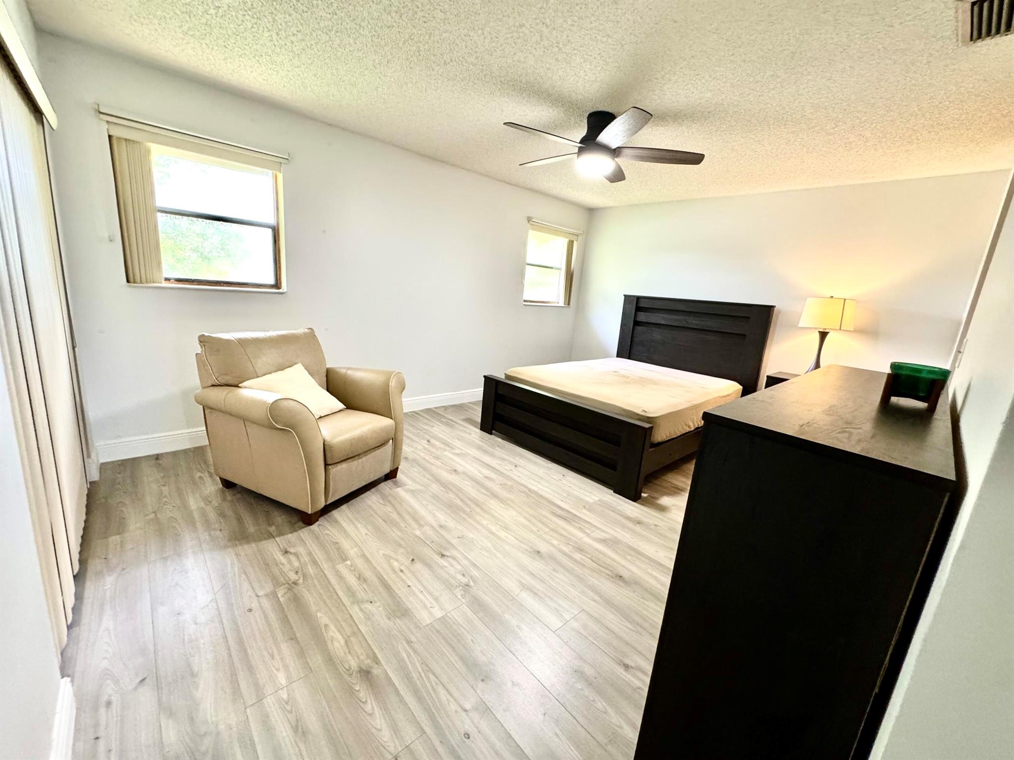 POND APPLE PLACE III COND - Residential