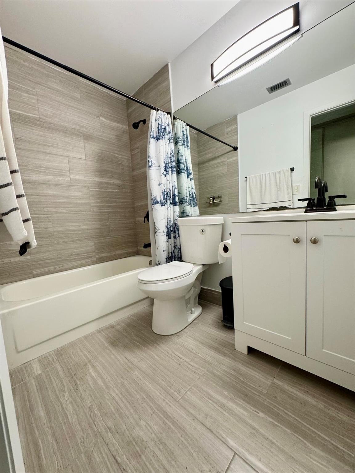 POND APPLE PLACE III COND - Residential