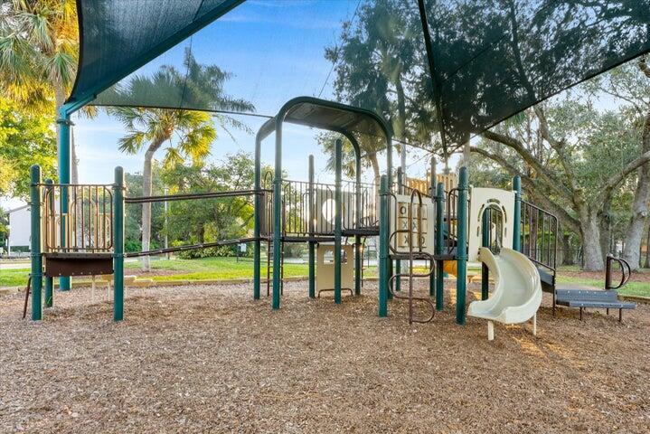 POND APPLE PLACE III COND - Residential