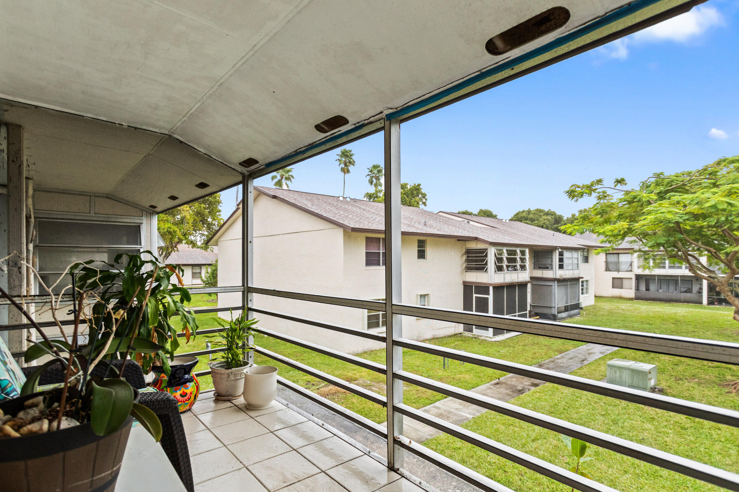 LAURELS AT MARGATE CONDO - Residential