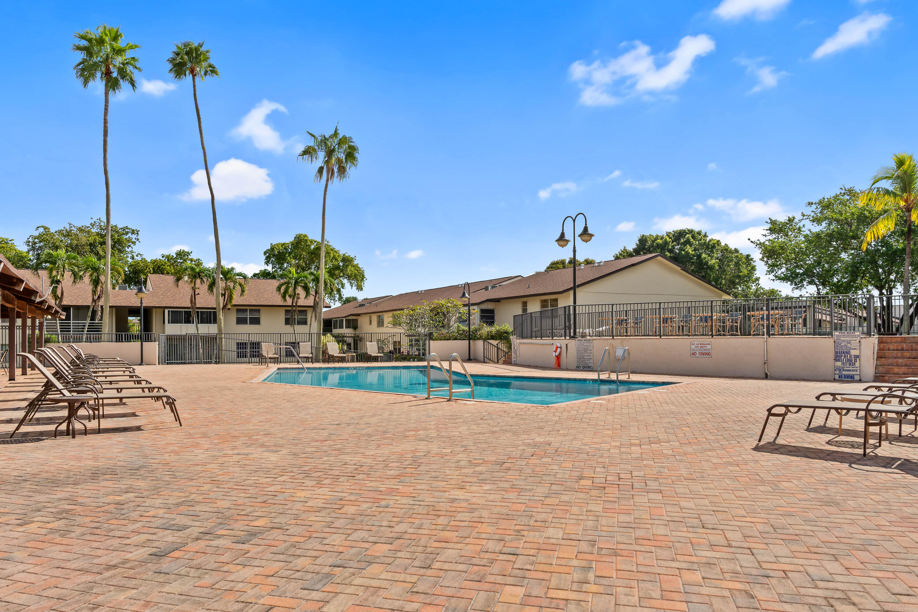 LAURELS AT MARGATE CONDO - Residential