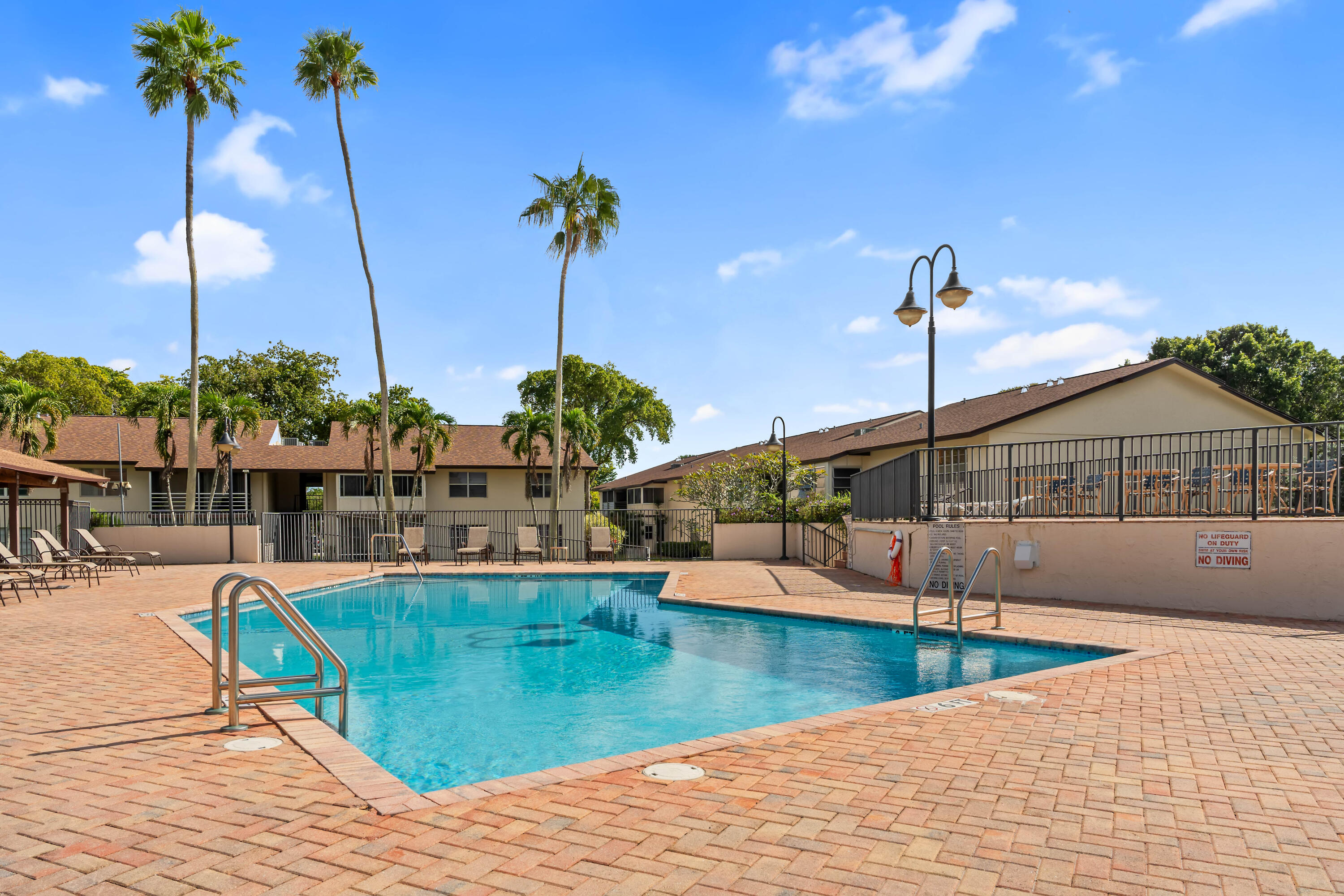 LAURELS AT MARGATE CONDO - Residential