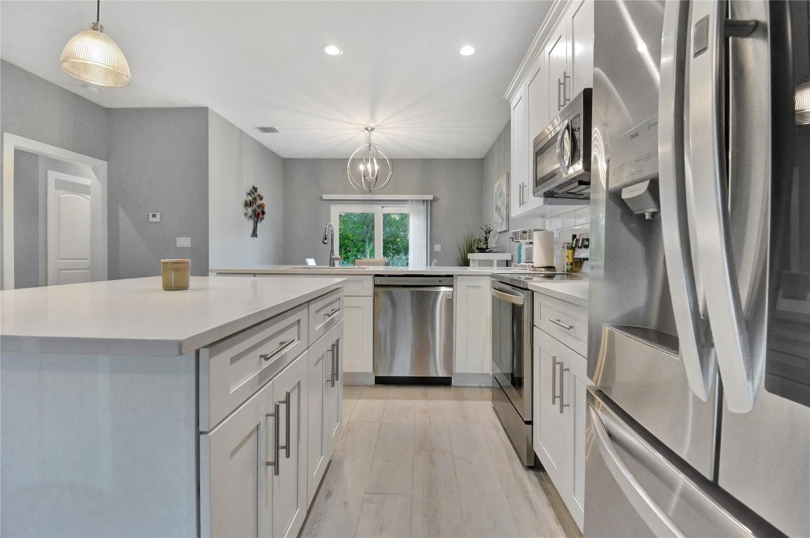 4796 SE Horizon Avenue