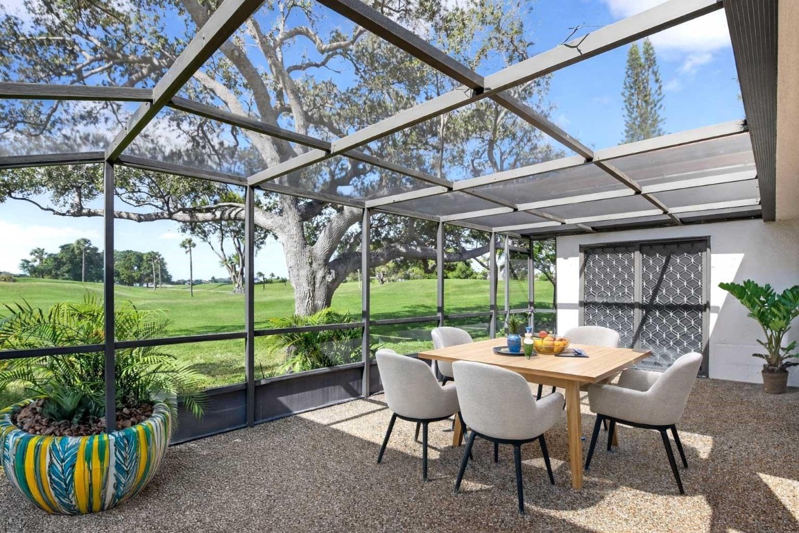 THE HOLLOWS - Residential