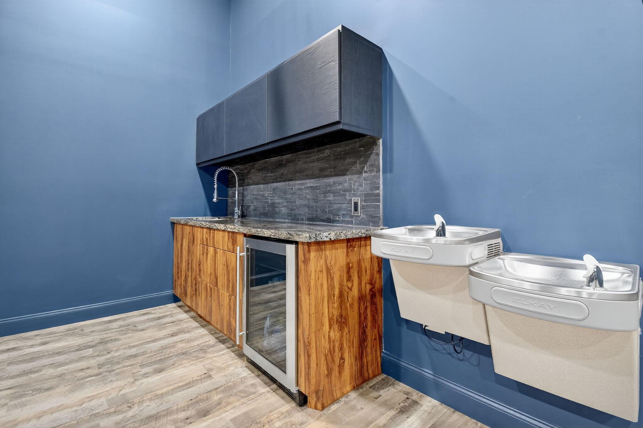 MARINA MILE BUSINESS PARK - Commercial Sale