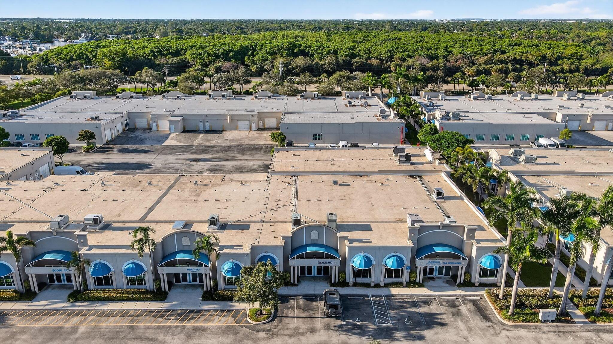 2890 W State Road 84 113