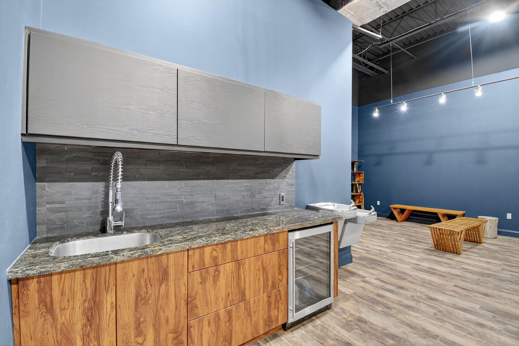 MARINA MILE BUSINESS PARK - Commercial Sale