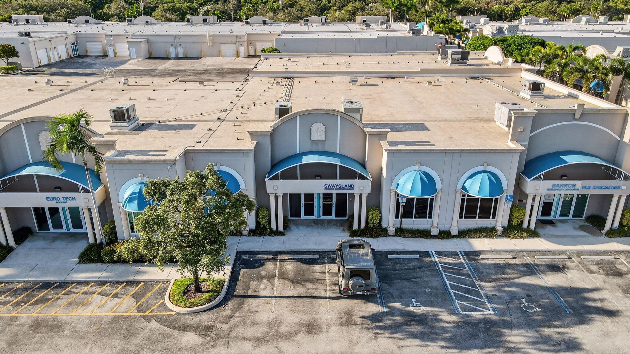 2890 W State Road 84 113