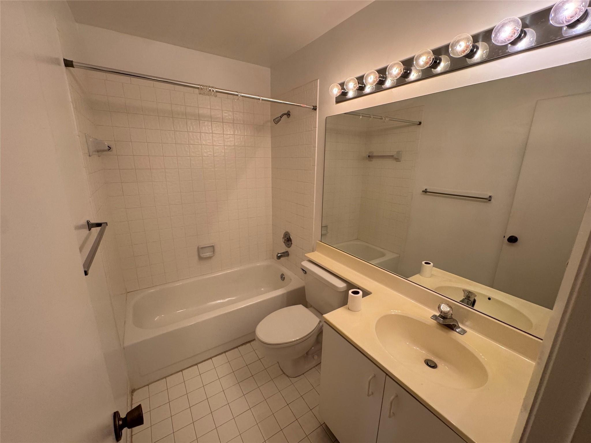 Jacaranda Prcl 480 122-41 - Residential Lease