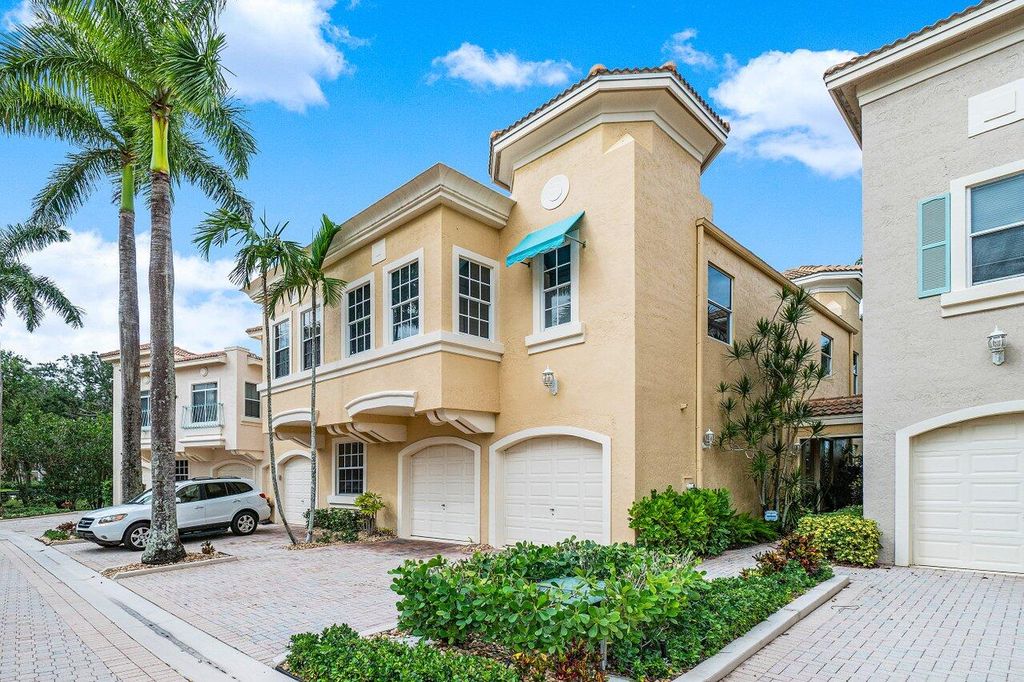 Photo of 104 Resort Lane, Palm Beach Gardens, FL 33418 (MLS # R10965729)