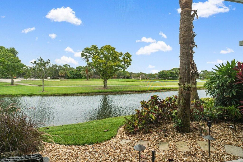 Photo of 104 Resort Lane, Palm Beach Gardens, FL 33418 (MLS # R10965729)