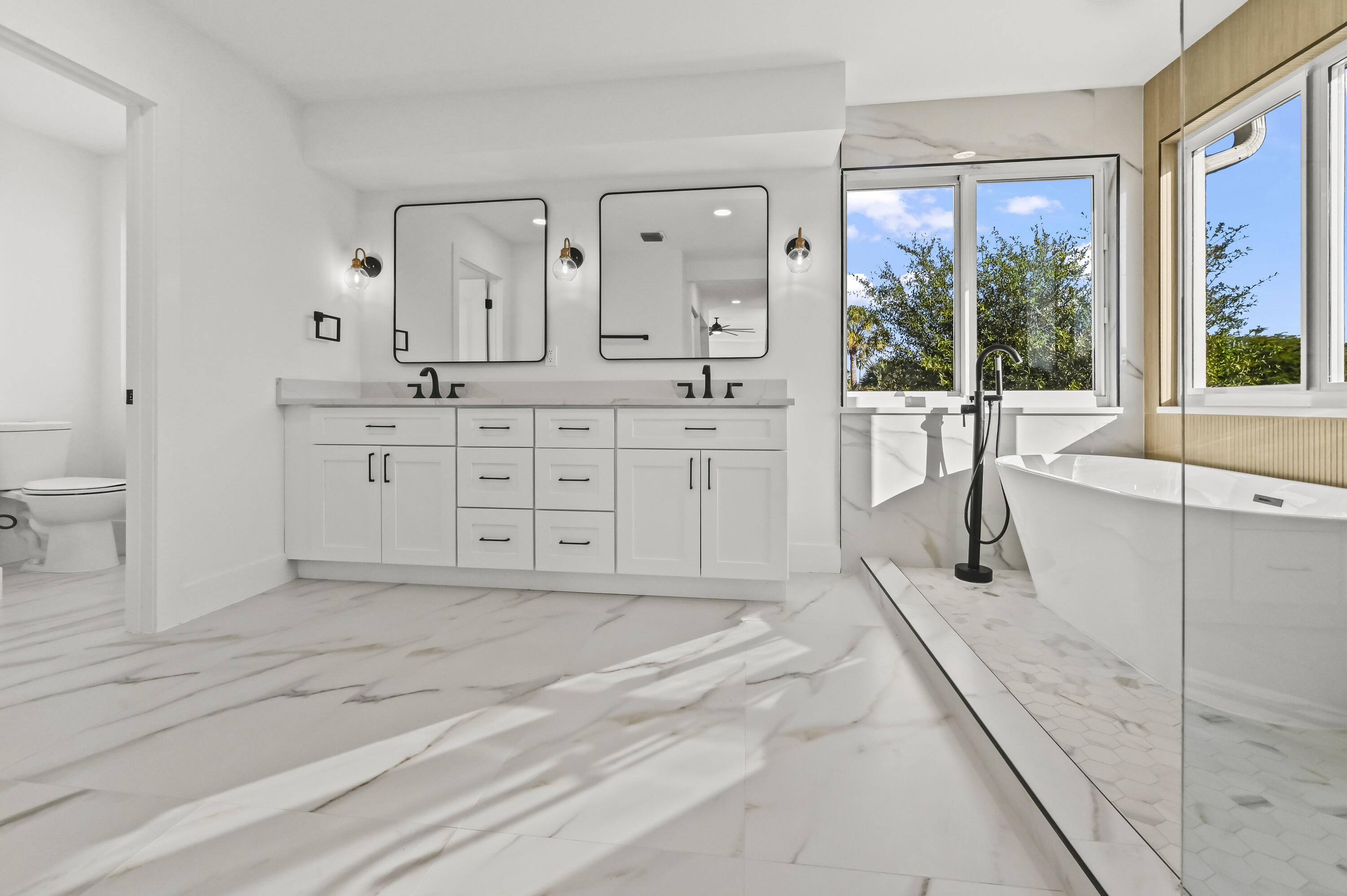 SYMPHONY BAY - Residential