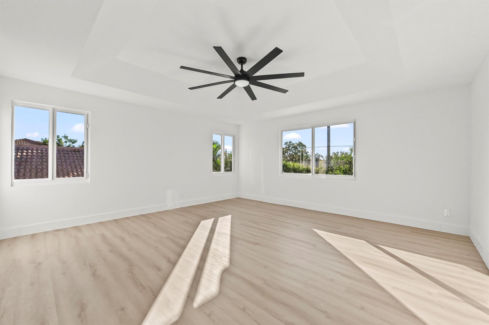 SYMPHONY BAY - Residential