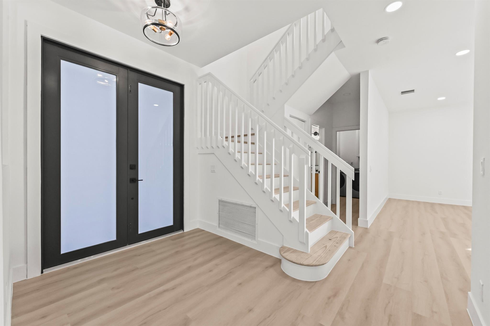 SYMPHONY BAY - Residential