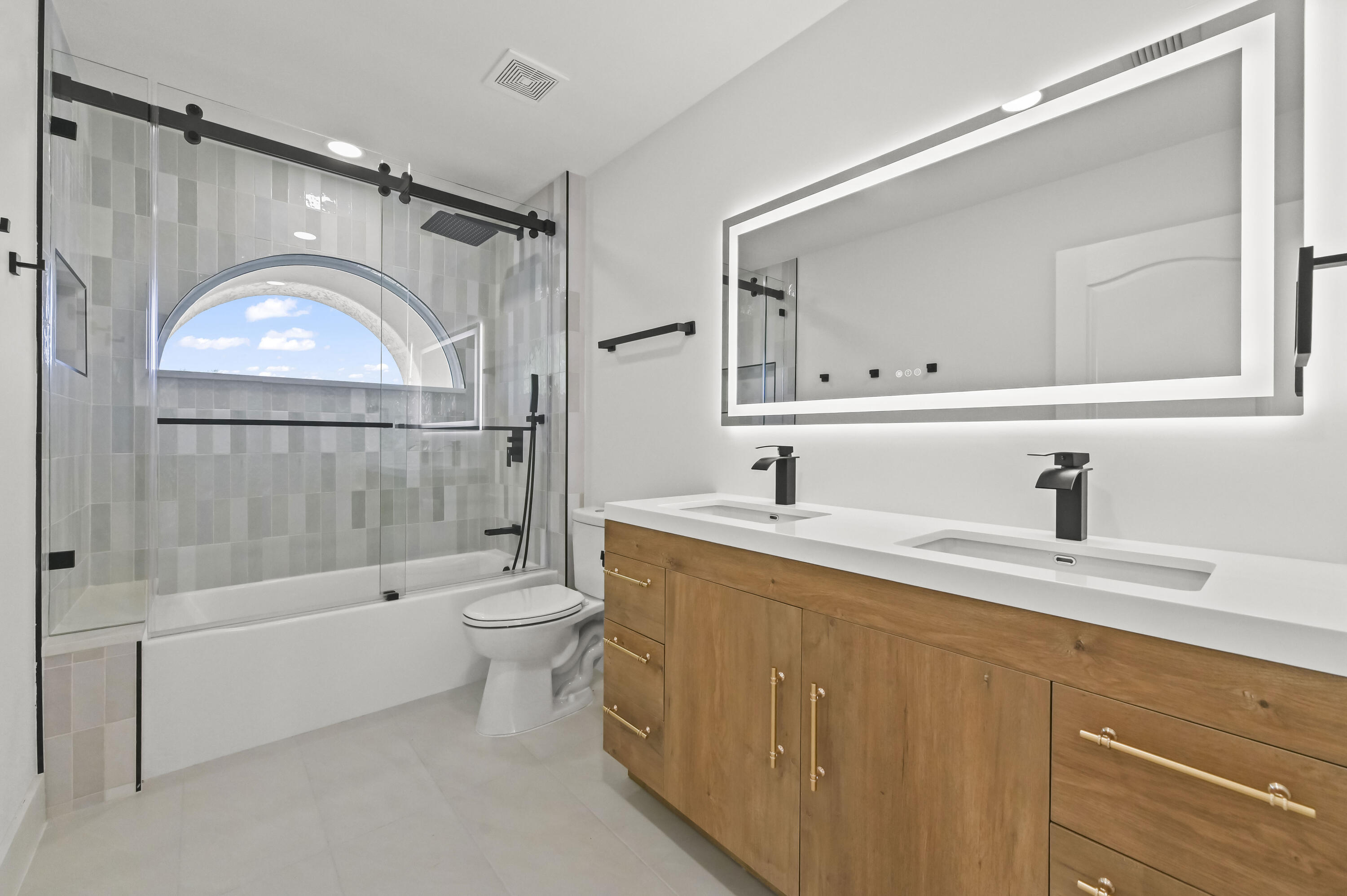 SYMPHONY BAY - Residential