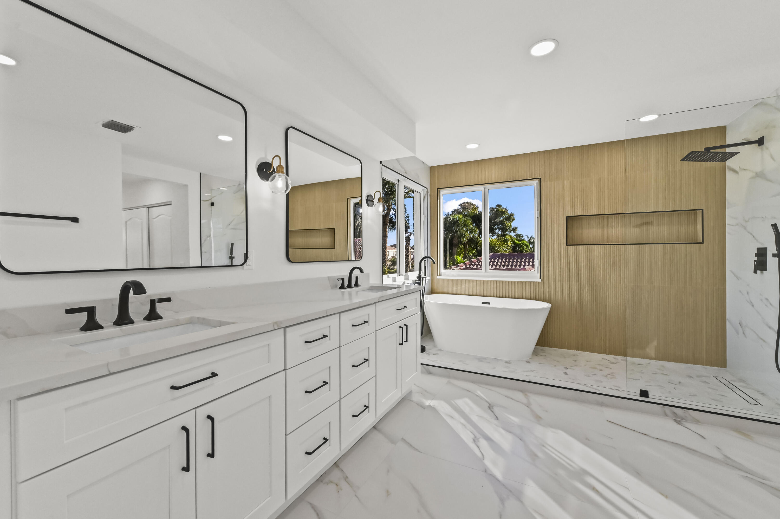 SYMPHONY BAY - Residential