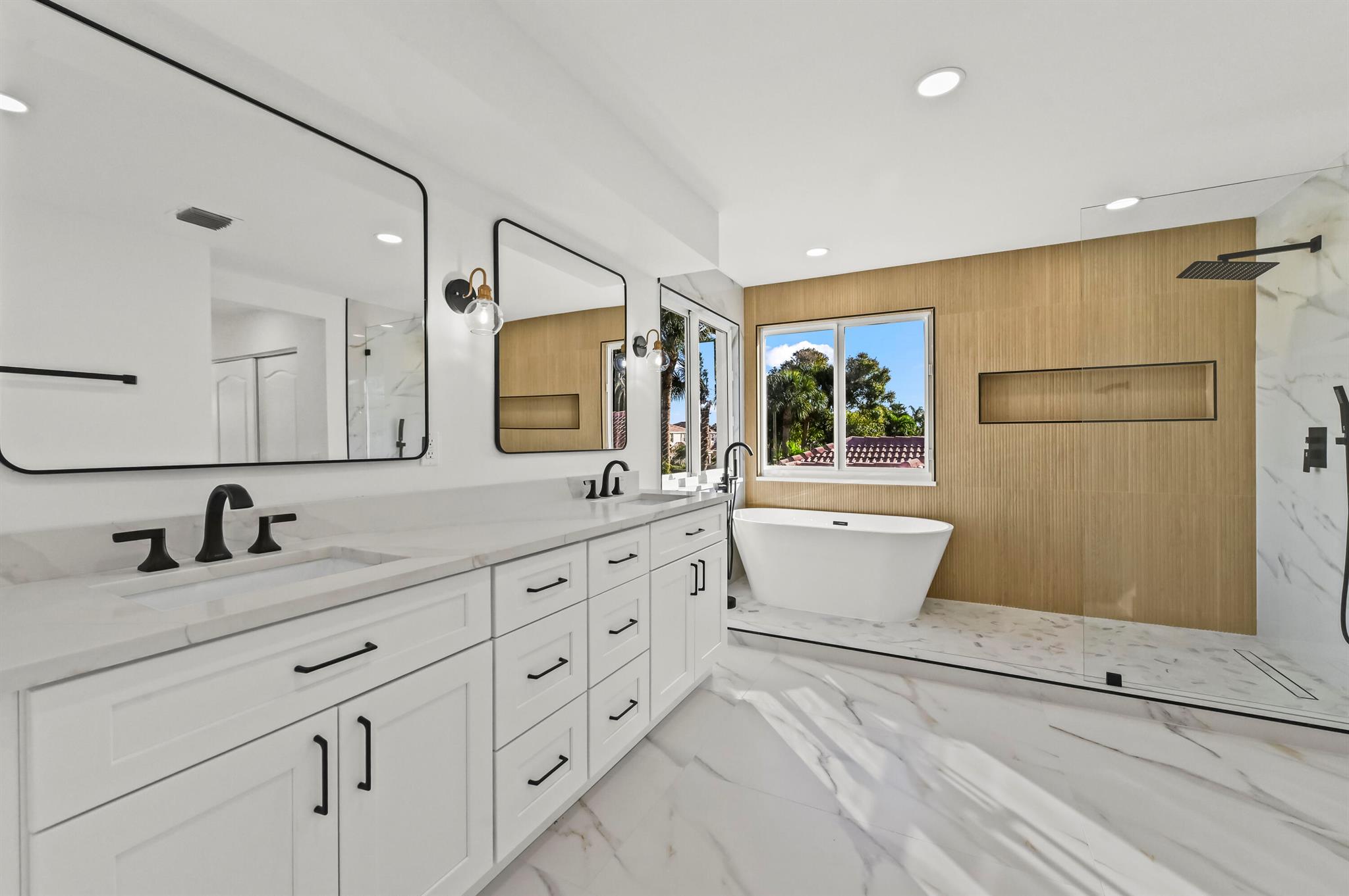 SYMPHONY BAY - Residential