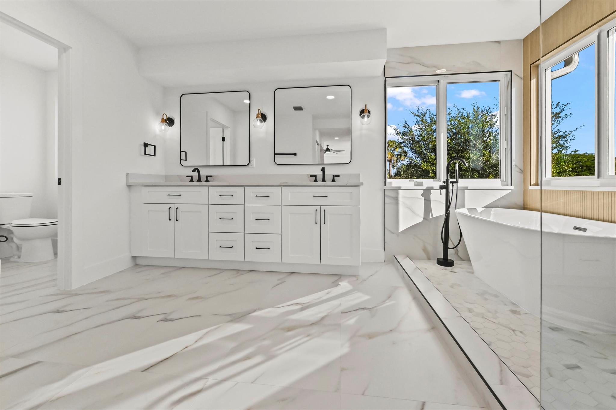 SYMPHONY BAY - Residential