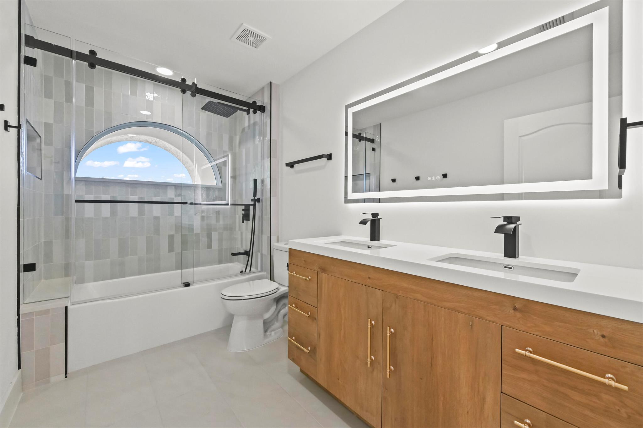 SYMPHONY BAY - Residential