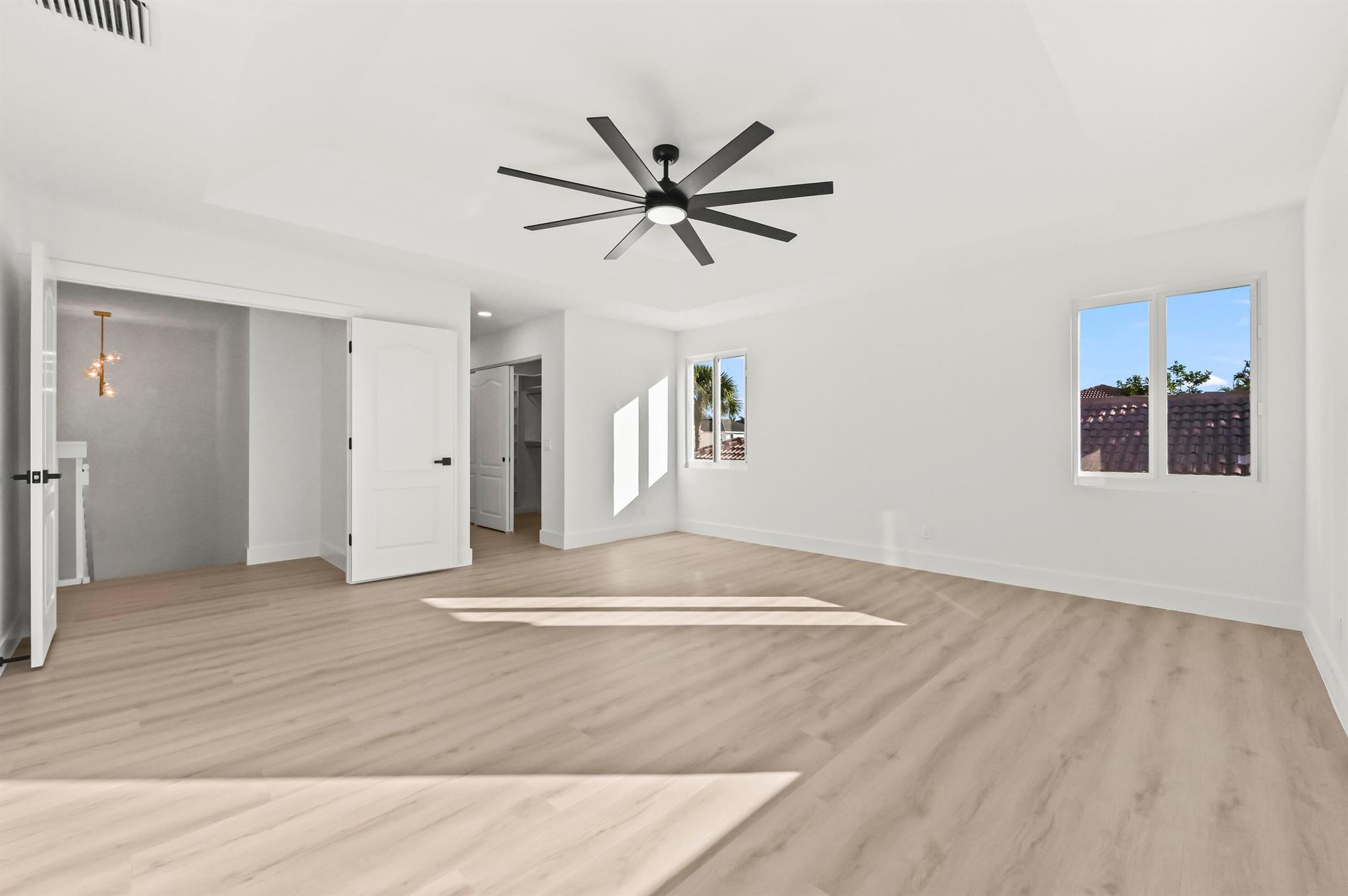 SYMPHONY BAY - Residential