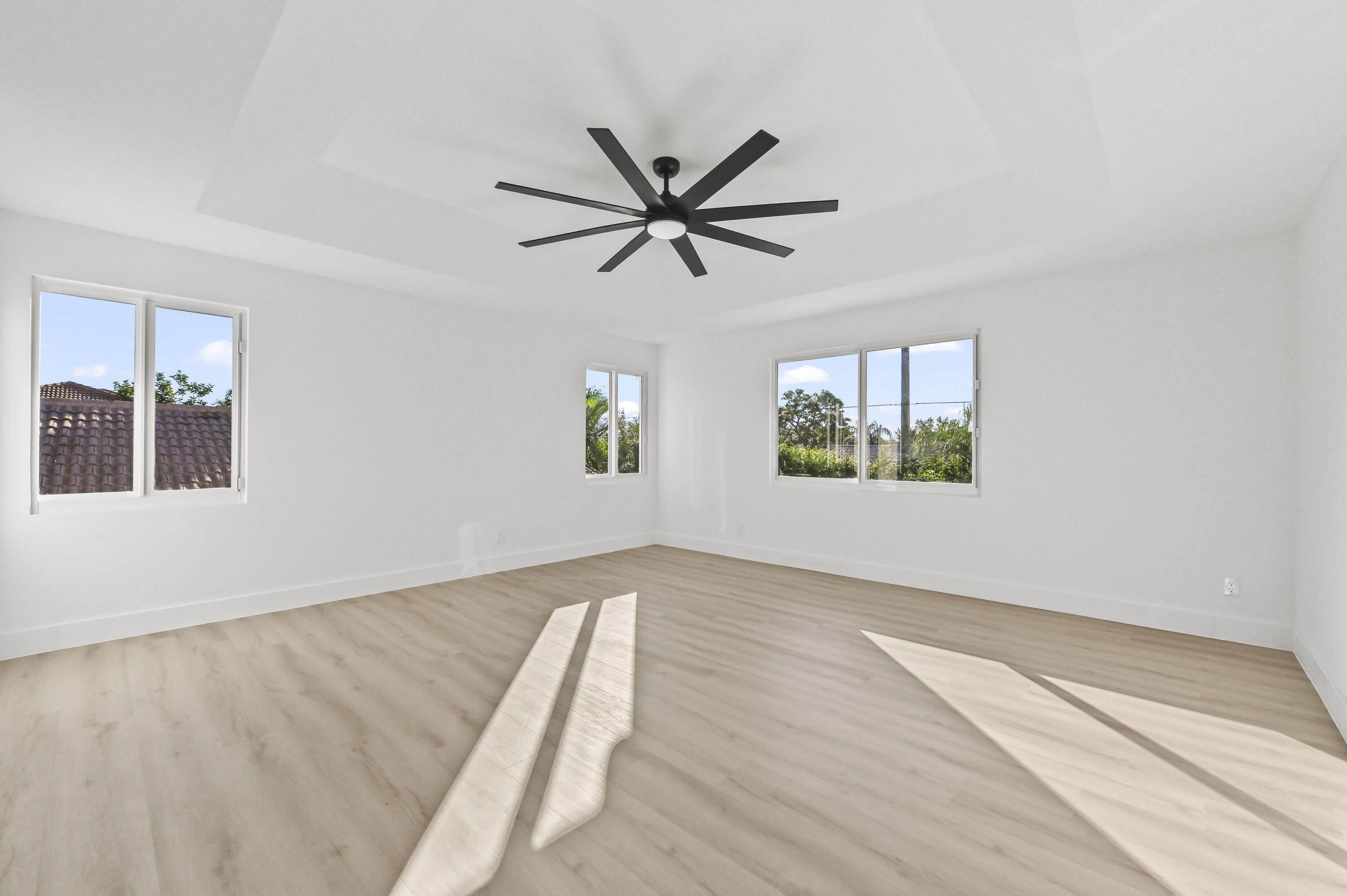 SYMPHONY BAY - Residential