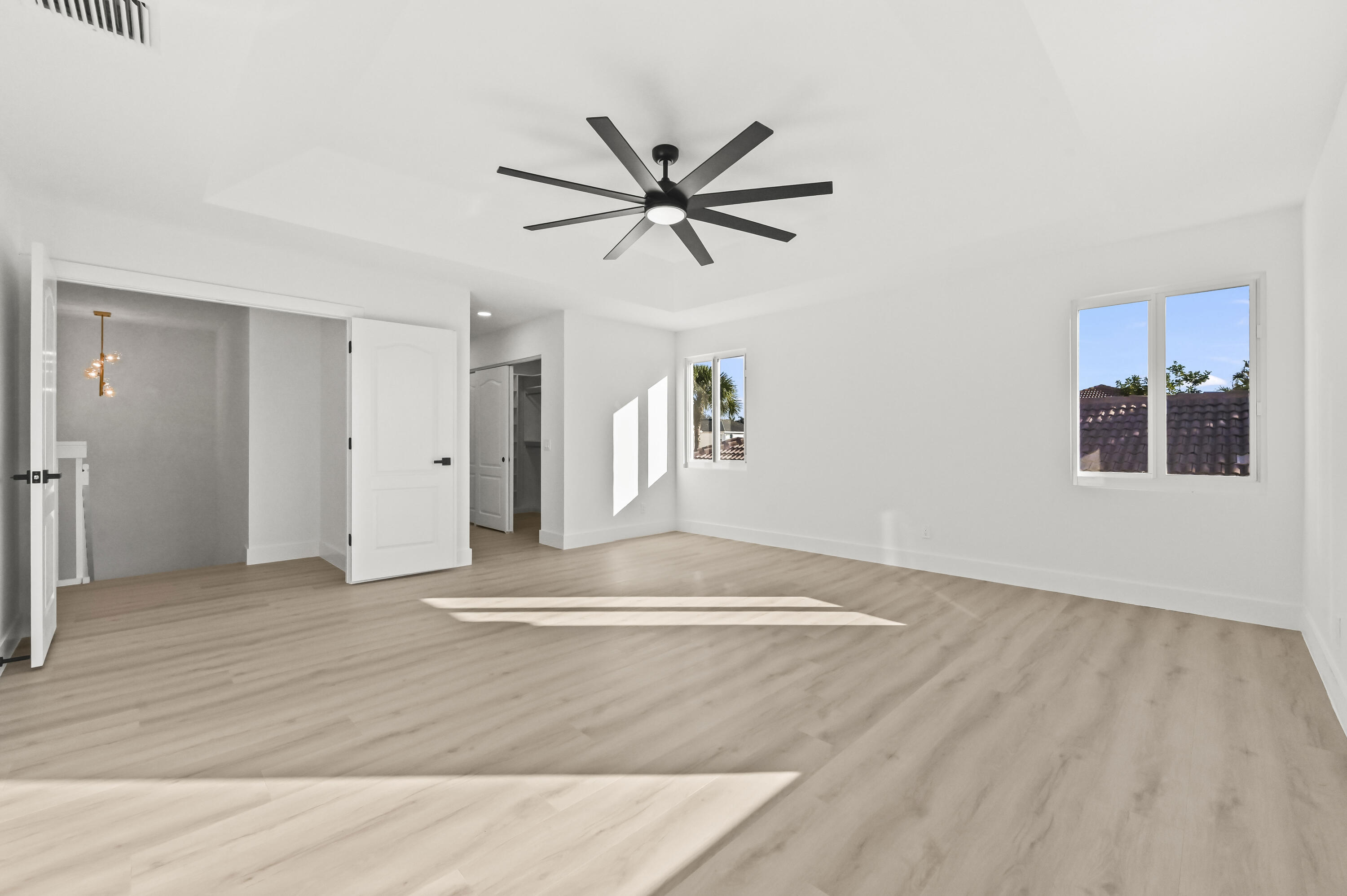 SYMPHONY BAY - Residential