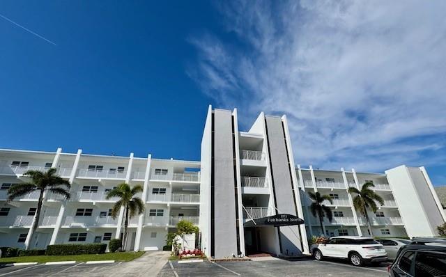 1111 N Riverside Dr 304