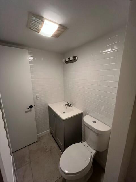 STRATFORD H CONDOMINIUM - Residential Lease