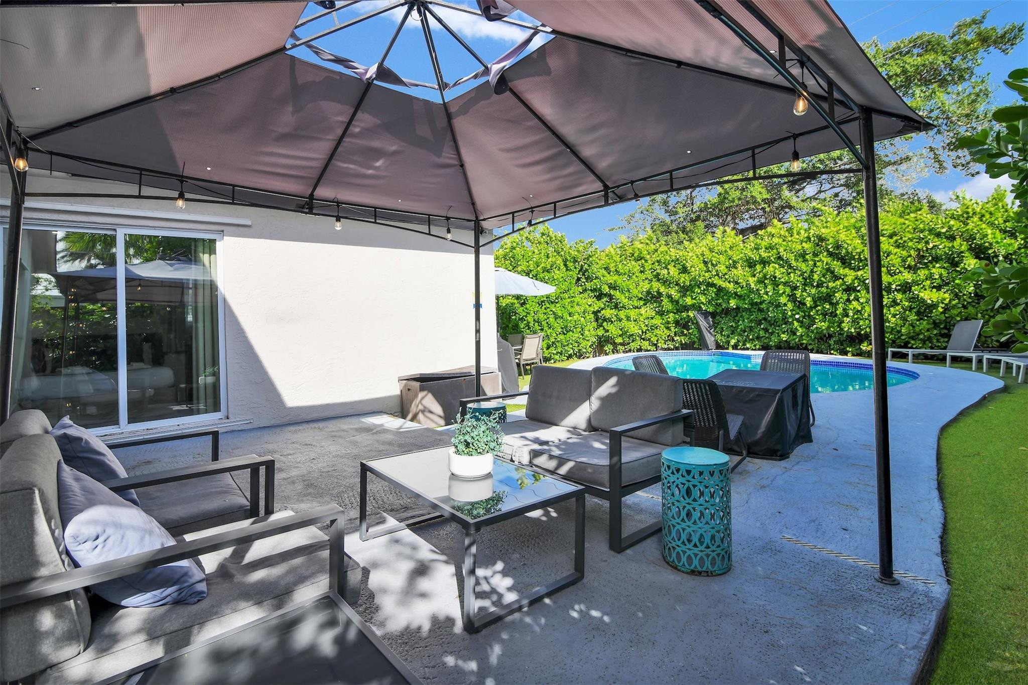 SOUTH DANIA HEIGHTS AMEN - Residential