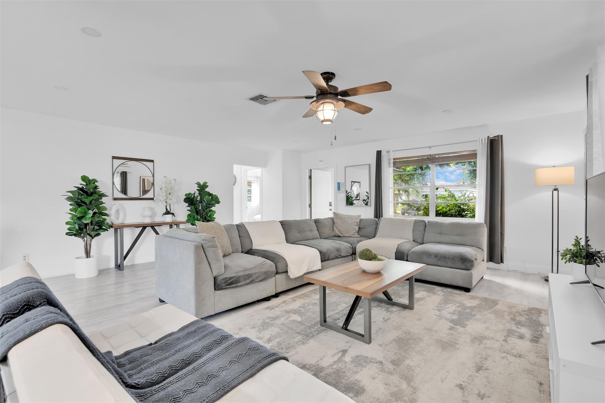 SOUTH DANIA HEIGHTS AMEN - Residential