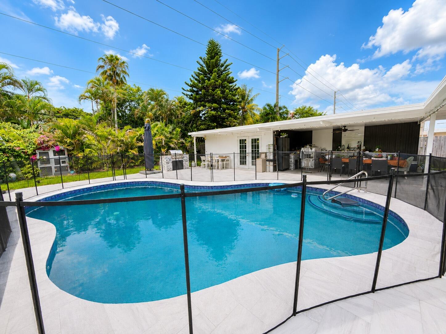 SUNSET ISLES SEC 3 - Residential