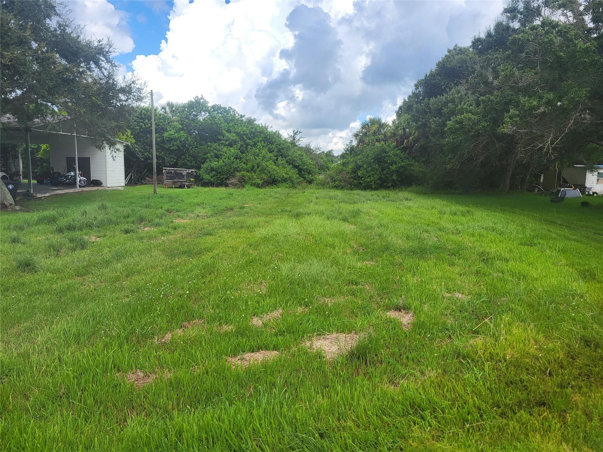 ?? Build Your Dream Home in Countryside Meadows!
Welcome to Countryside Meadows, a peaceful residential community where you can bring your custom home vision to life! This vacant lot is cleared and ready for construction, offering plenty of space and privacy for your future homestead.
? Zoned Residential
? No HOA
? Paved Road Access
? Power Nearby
? High & Dry Lot
Located just outside city limits, you’ll enjoy a quiet, country setting while still being close to town, schools, and major roadways. Whether you're building now or holding for the future, this is a solid investment in a growing area of Glades County.