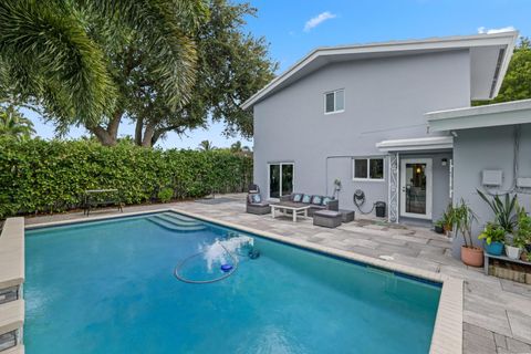 A home in Lauderdale By The Sea