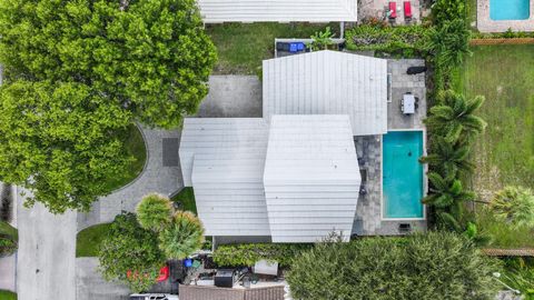 A home in Lauderdale By The Sea