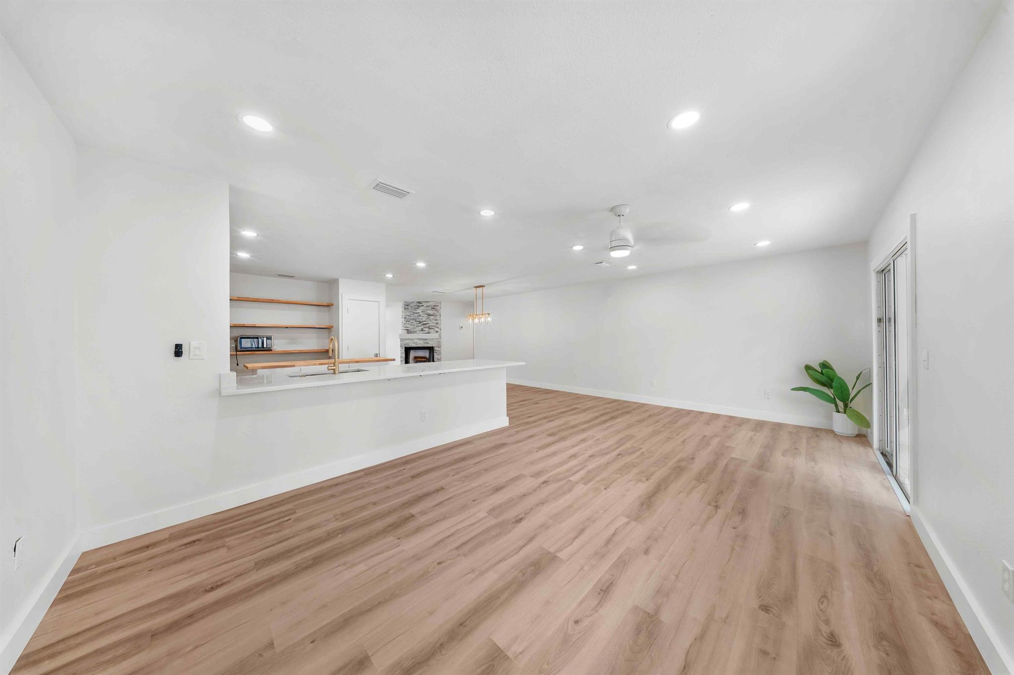 SECOND / FIRST REPLAT IN - Residential Lease