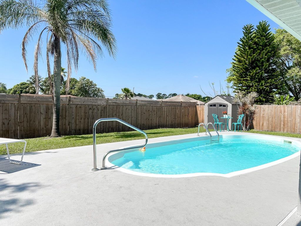 Photo of 362 SW Carter Avenue, Port Saint Lucie, FL 34983 (MLS # R10980347)