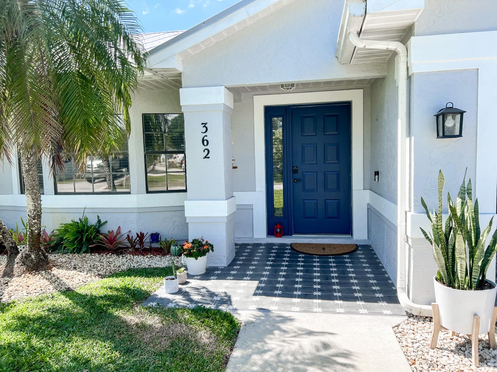 Photo of 362 SW Carter Avenue, Port Saint Lucie, FL 34983 (MLS # R10980347)
