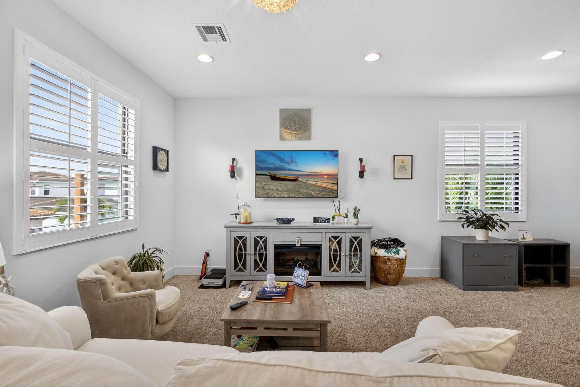 ALTON NEIGHBORHOOD - Residential