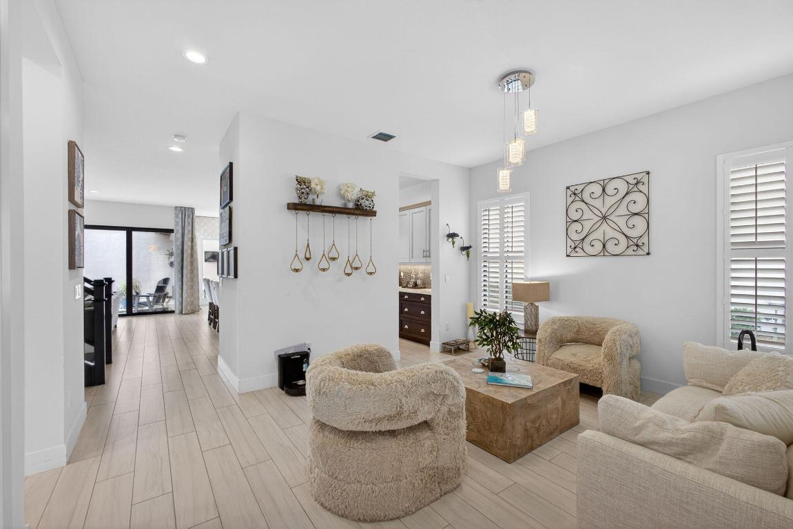 ALTON NEIGHBORHOOD - Residential