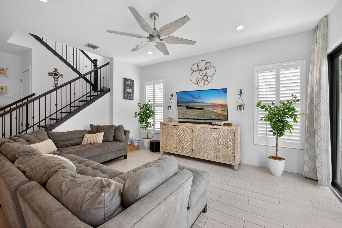 ALTON NEIGHBORHOOD - Residential