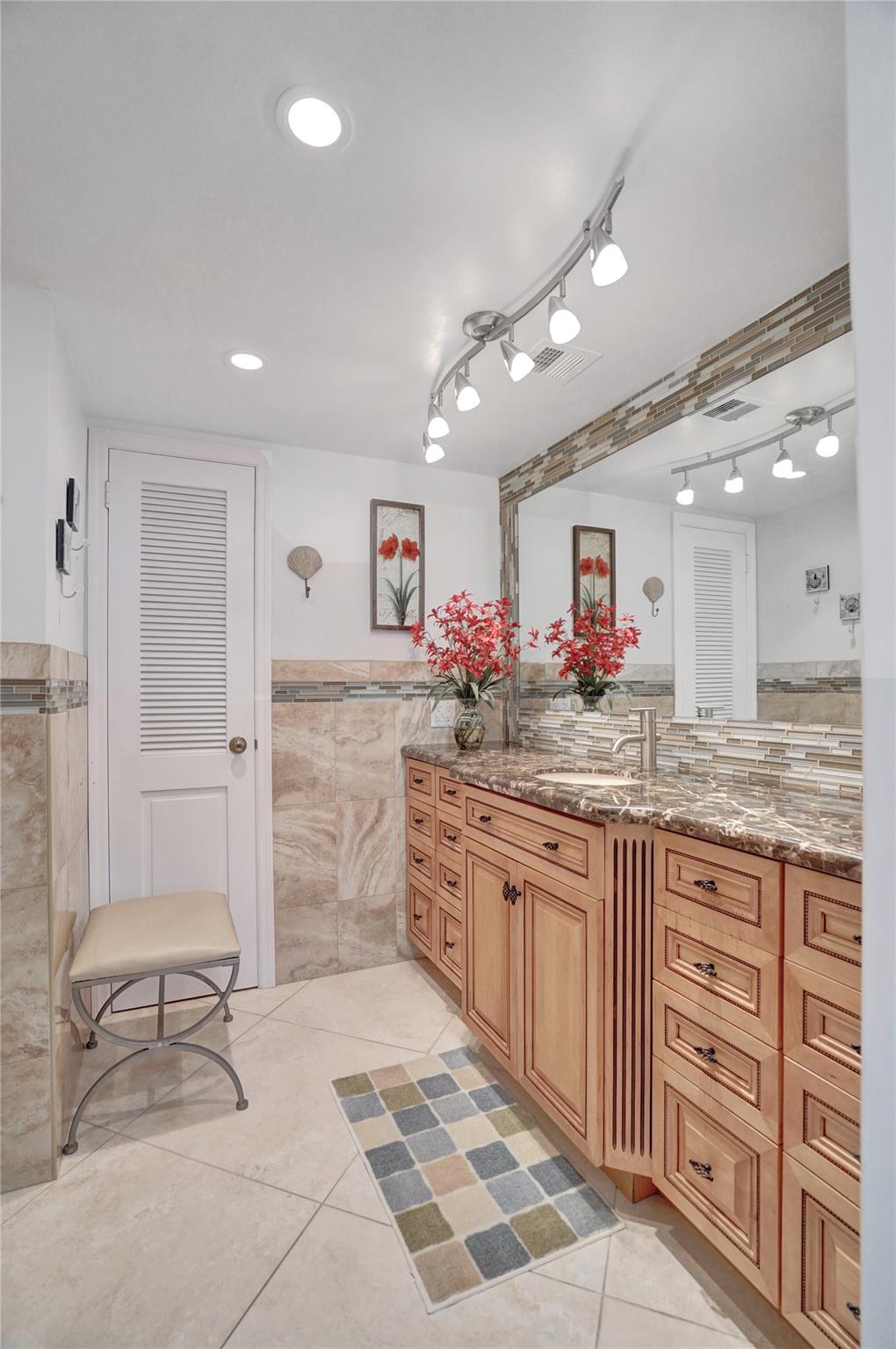 The Commodore - Residential Lease