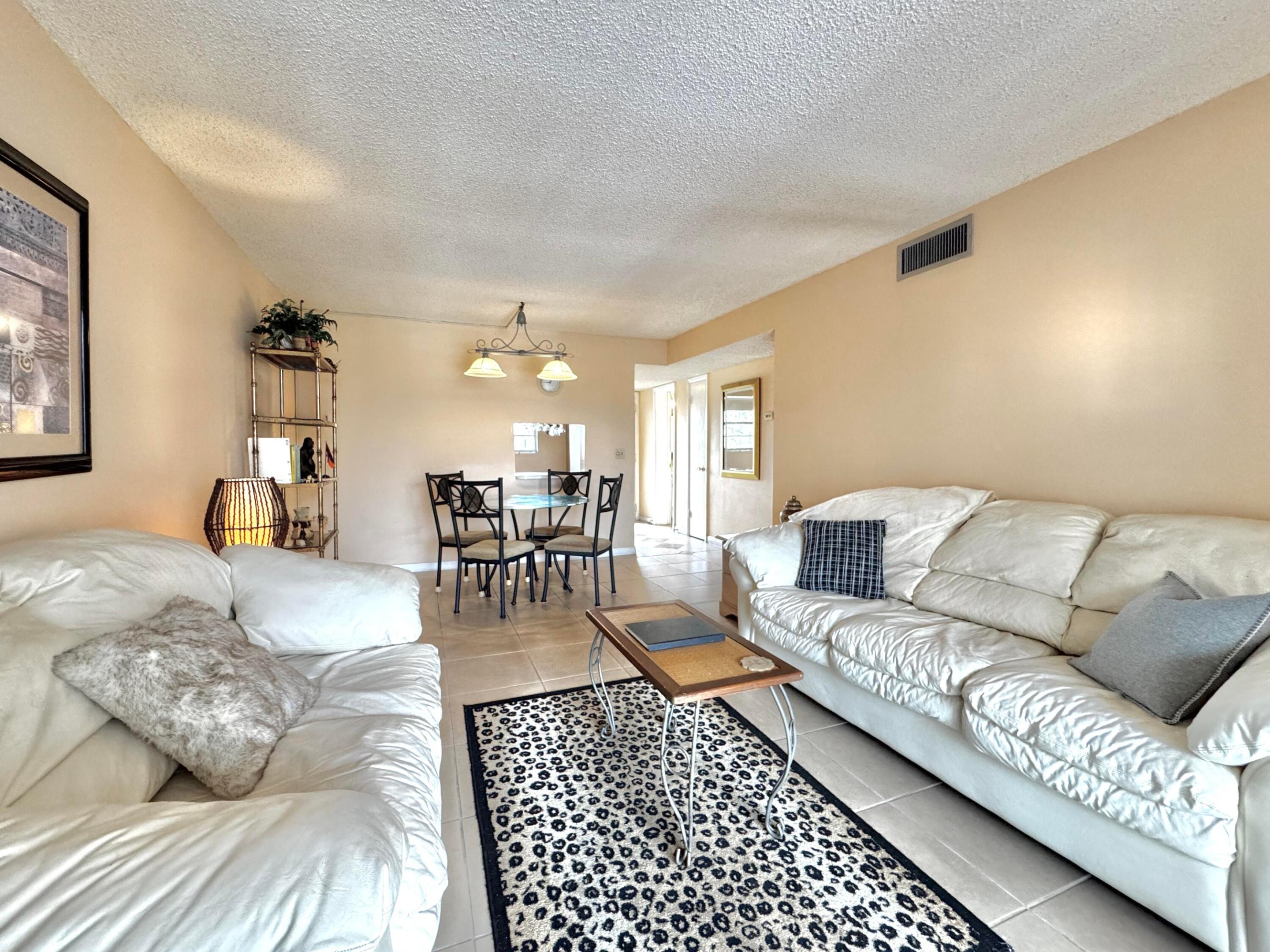 VILLAGE ROYALE GREENTREE CONDO - Residential Lease