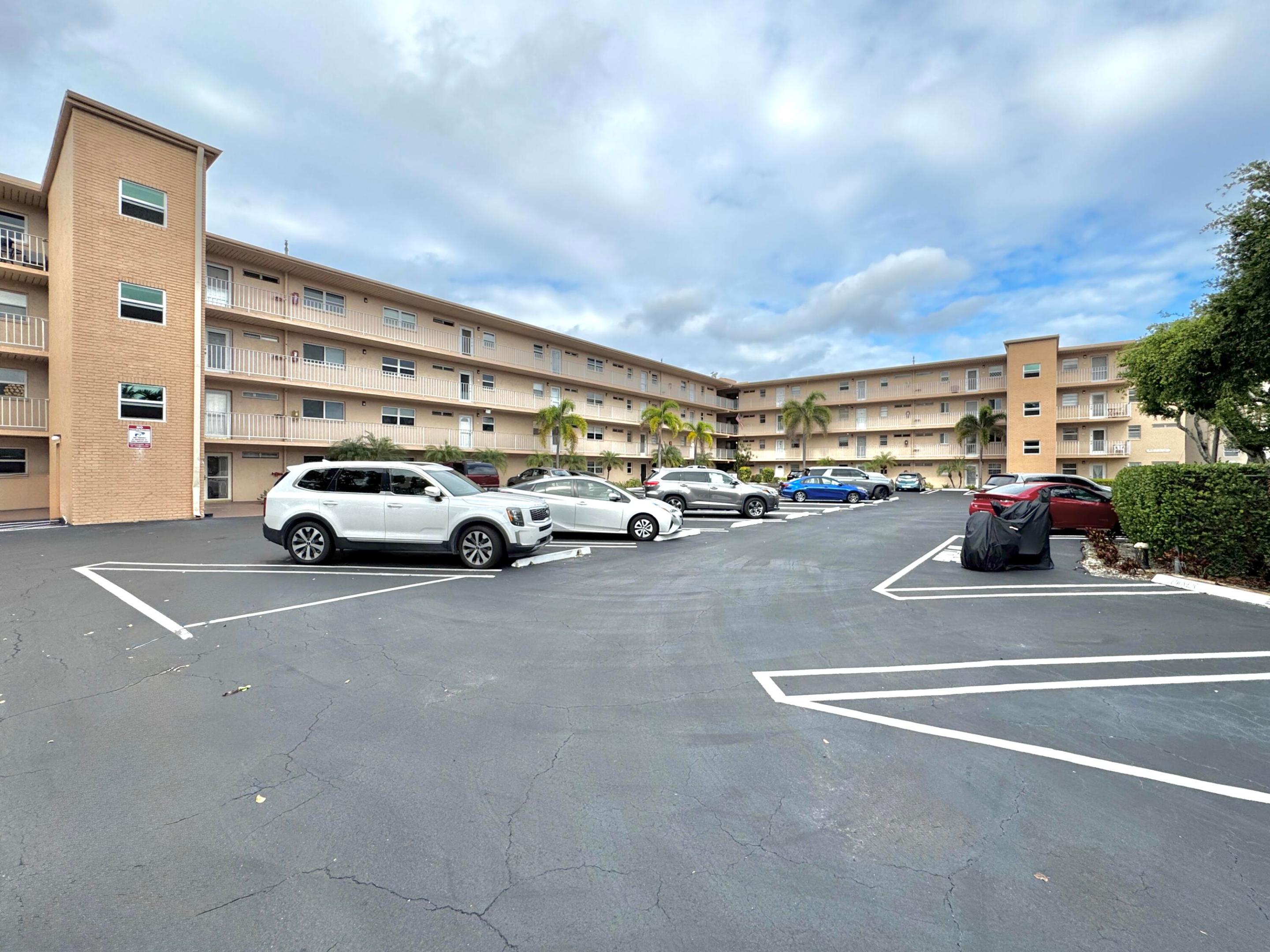 VILLAGE ROYALE GREENTREE CONDO - Residential Lease