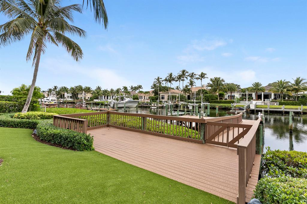 ADMIRALS COVE - Residential