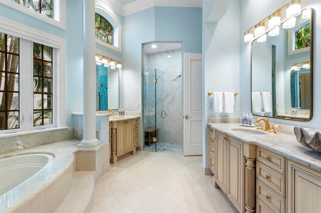 ADMIRALS COVE - Residential