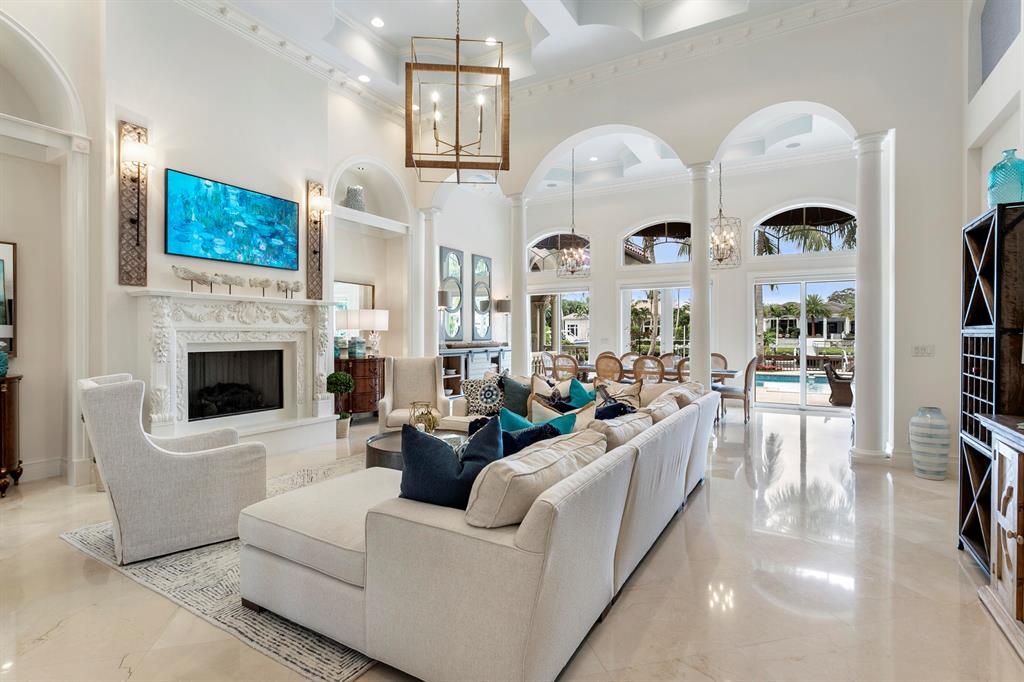 ADMIRALS COVE - Residential